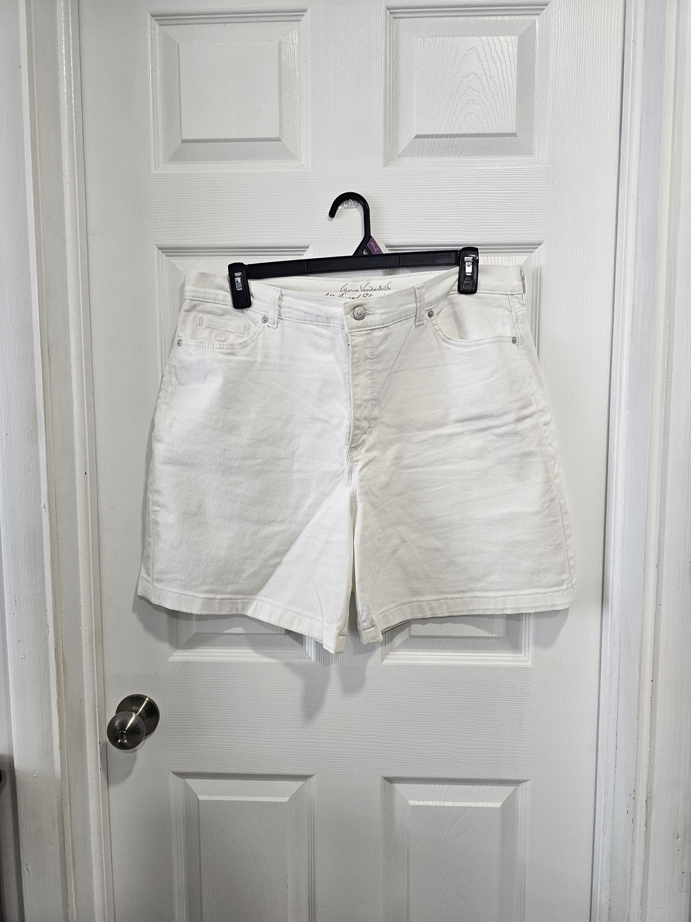 Gloria Vanderbilt White Denim Mid-Rise Shorts